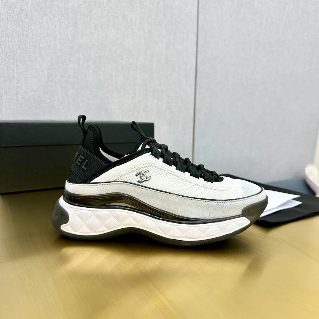 👟👟Ex-factory price 480👟👟 Women's shoe factory top version Chanel Chanel - 2023 counter top casual sports shoes This classic design; the upper is electro-embroidered with a variety of techniques; the outsole is fashionable and sporty; it is unusual to incorporate a variety of color matching elements... The diversified mix and match is very beautiful and versatile, and can be used for leisure, fashion, sports and outdoor... ꫛꫀꪝ Go➫ Material: ❶The upper is made of: original imported mercerized velvet + double-layer breathable mesh ❷The inner lining is made of: the original imported breathable mesh ❸The outsole is based on: original T👟👟factory price U combination outsole counter boutique packaging full set women 35-41 men 38-46 ᅟᅠᅟᅠᅟᅠ